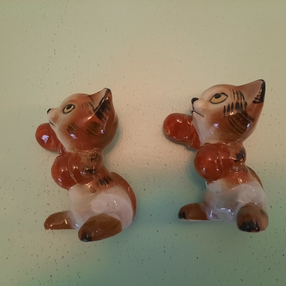 Vintage Ceramic Boxing Cats Kittens Salt & Pepper Shakers SCARCE! - Picture 9 of 13